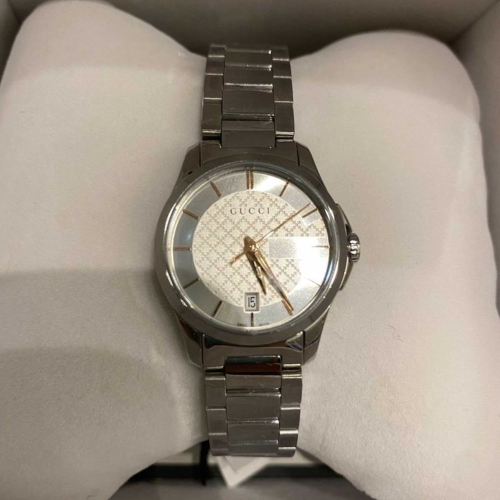 Brand new silver women's Gucci watch - never worn with tags + box